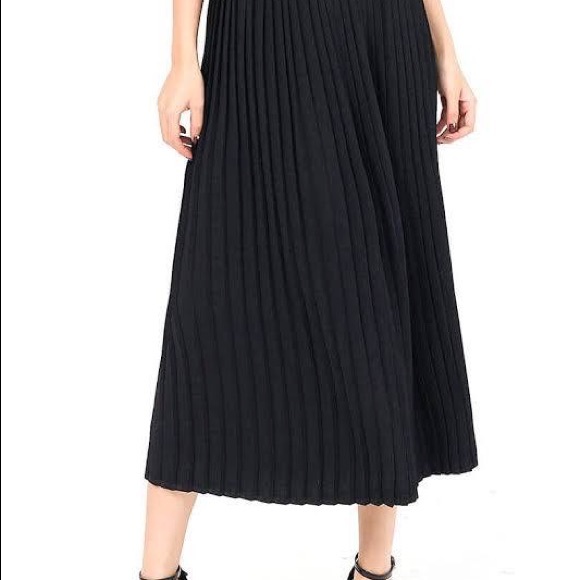 Uniqlo Skirts Uniqlo Black Pleated Skirt Poshmark